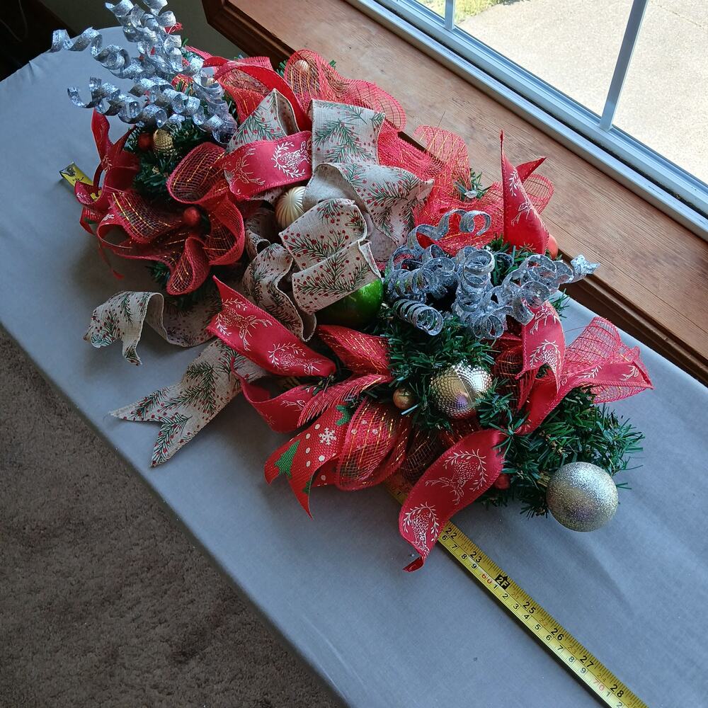 VTG Winter Holiday Swag Wreath Christmas Decor faux evergreen red gold ribbon - Picture 10 of 12
